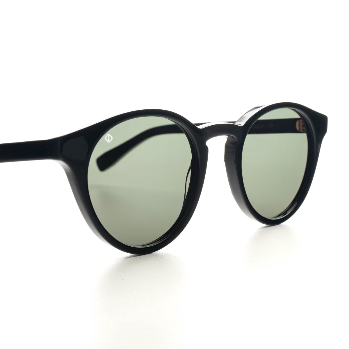 SYROS IN EREVOS BLACK WITH ALGAE GREEN LENSES