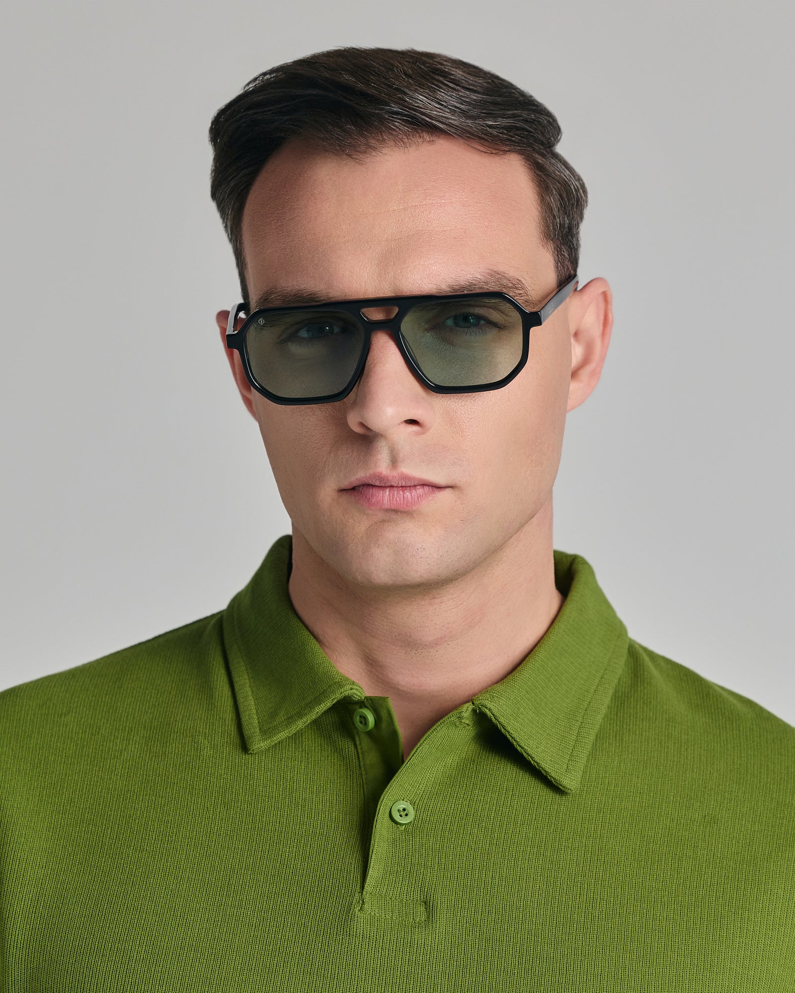 KYTHNOS IN EREVOS BLACK WITH IVY GREEN LENSES