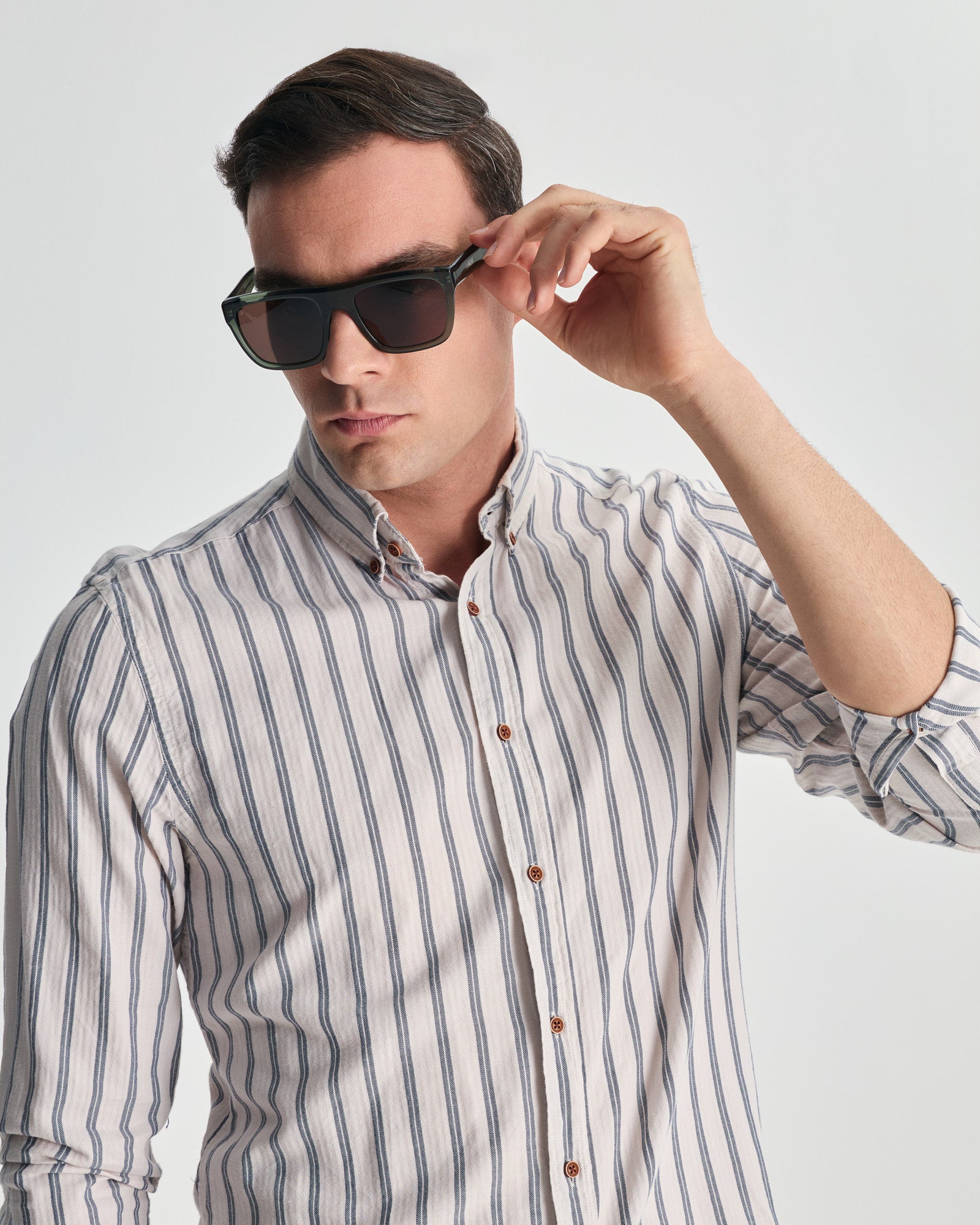 DELOS IN CRYSTAL GREEN WITH STONE BROWN LENSES