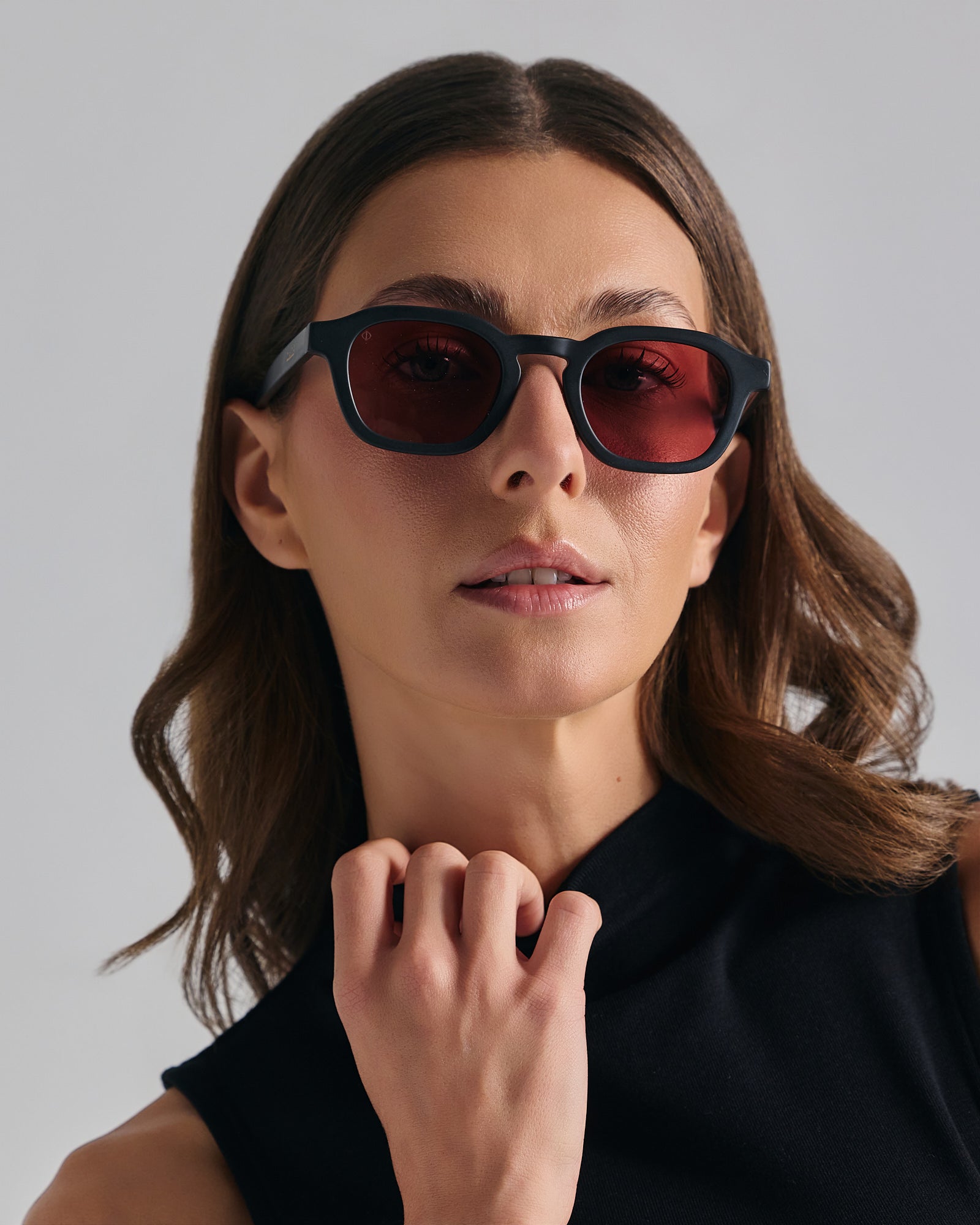 SIKINOS IN EREVOS BLACK WITH VOLCANIC RED LENSES